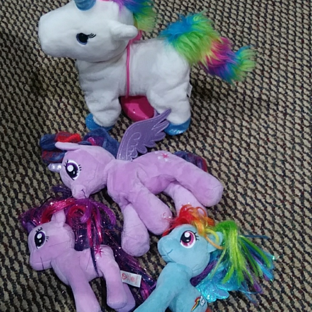 4 ponies/Unicorns
